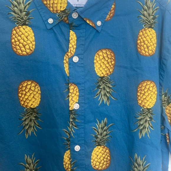 Old Navy Men’s Size Medium Pineapple Tropical Blue Short Sleeve Hawaiian Shirt - Picture 3 of 4